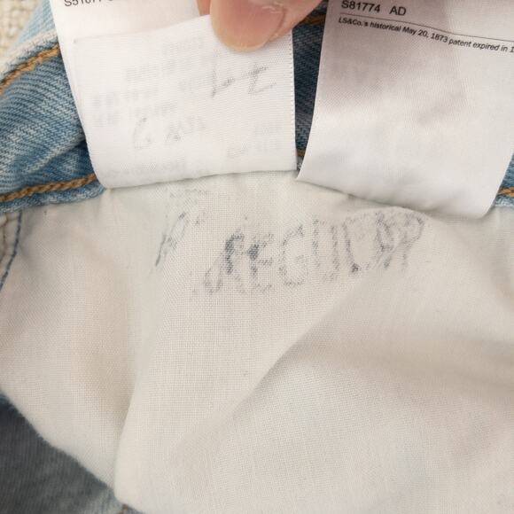 Levi's Waterless Wedgie Shorts Light Wash Size 27 Irregular - Picture 12 of 12